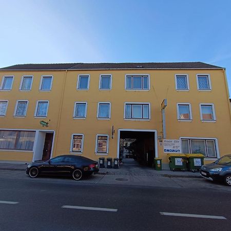 Pension Eder Bruck an der Leitha Eksteriør billede