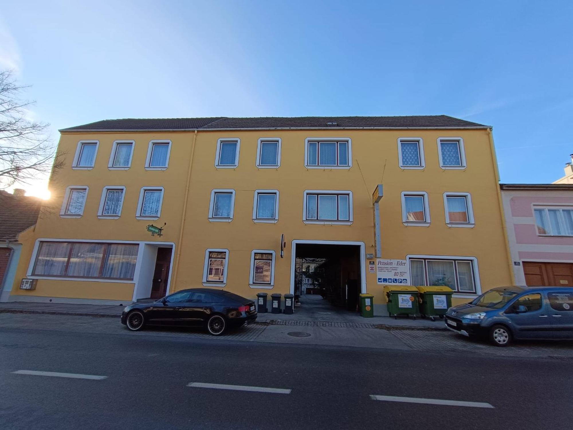 Pension Eder Bruck an der Leitha Eksteriør billede